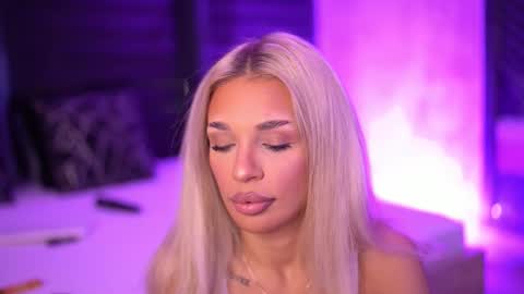 IvyRowa online show from 10.02.25