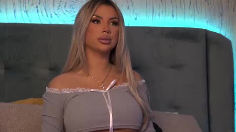 Snapshot of ivyrubens chatting on 01.07.25 Ivy online show from 01.07.25