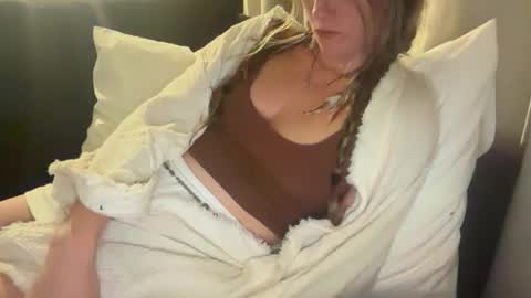 Snapshot of ivysagex chatting on 12.02.25 ivysagex online show from 12.02.25