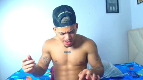 izaack online show from 12.04.25