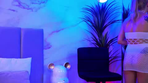 Snapshot of izabelle_02 chatting on 03.27.26 izabelle_02 online show from 03.27.26