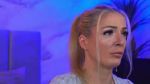 Snapshot of izabelle_02 chatting on 04.04.26 izabelle_02 online show from 04.04.26