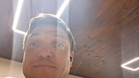 Snapshot of izealvaro chatting on 09.09.25 izealvaro online show from 09.09.25