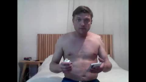 Snapshot of izealvaro chatting on 09.14.25 izealvaro online show from 09.14.25