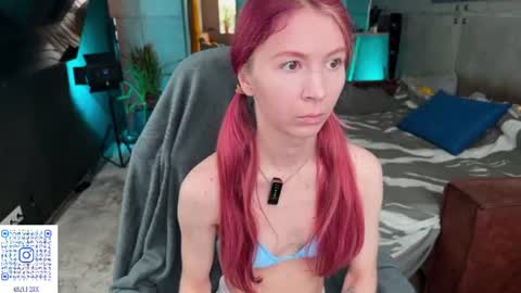 Snapshot of izi_fox chatting on 07.10.26 izi online show from 07.10.26