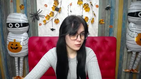 Snapshot of izipaterson chatting on 10.21.25 IziPaterson online show from 10.21.25