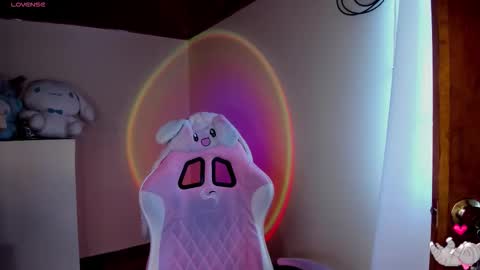 Snapshot of izumi_it0 chatting on 02.19.26 Hi dont forget to follow me on Instagram so you can hear from me when Im not online. online show from 02.19.26