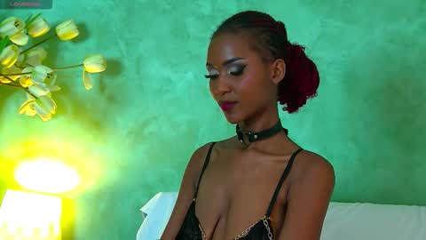 Snapshot of izzie_sugar chatting on 10.18.25 Sugar Babe online show from 10.18.25