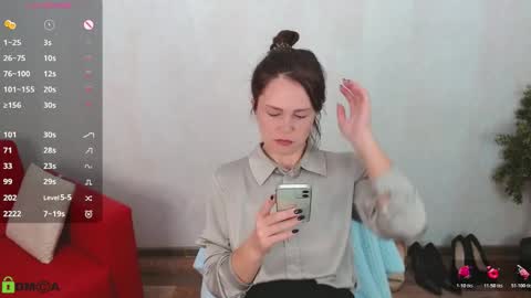 Queen of nylon  Victoria online show from 10.27.25