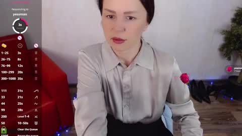 Queen of nylon  Victoria online show from 12.18.25