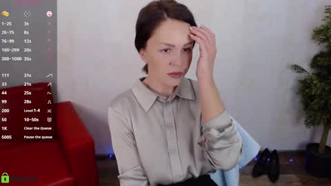 Queen of nylon  Victoria online show from 01.10.26