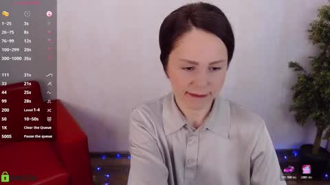 Queen of nylon  Victoria online show from 02.09.26