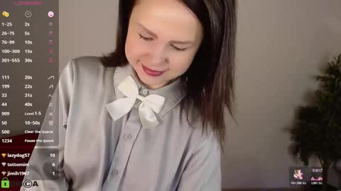 Queen of nylon  Victoria online show from 03.05.26