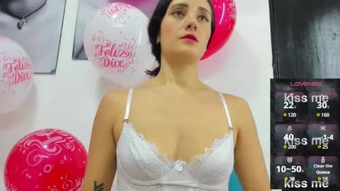 Snapshot of izzy_cum chatting on 02.15.25 Izzy online show from 02.15.25