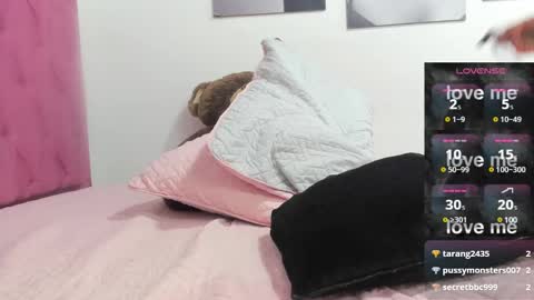 Snapshot of izzy_cum chatting on 03.02.25 Izzy online show from 03.02.25