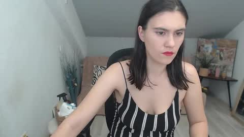 Snapshot of izzymonro chatting on 11.21.25 Izzy online show from 11.21.25