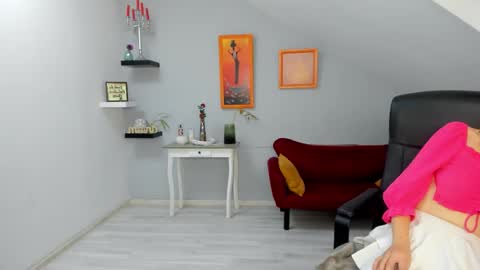 Snapshot of izzymonro chatting on 12.14.25 Izzy online show from 12.14.25