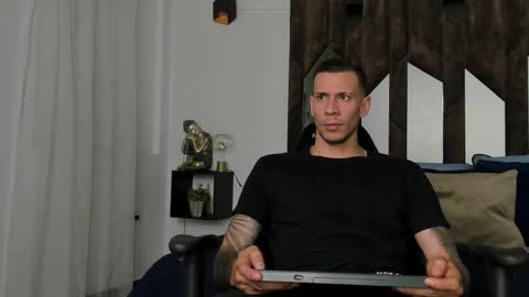 Snapshot of j_king__ chatting on 01.12.26 J King online show from 01.12.26