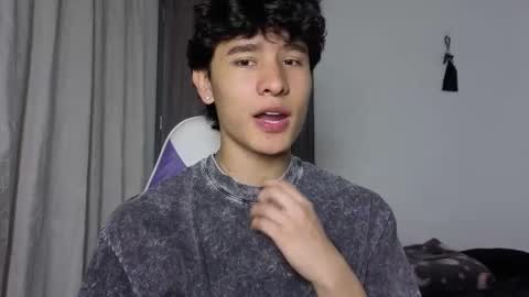 Snapshot of j_u_p_i_t_e_r chatting on 11.01.25 Noah online show from 11.01.25