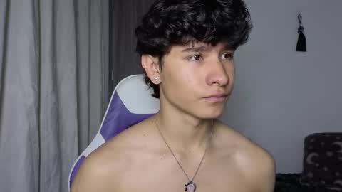 Snapshot of j_u_p_i_t_e_r chatting on 11.05.25 Noah online show from 11.05.25