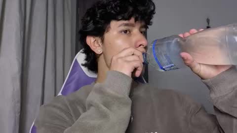 Snapshot of j_u_p_i_t_e_r chatting on 11.24.25 Noah online show from 11.24.25