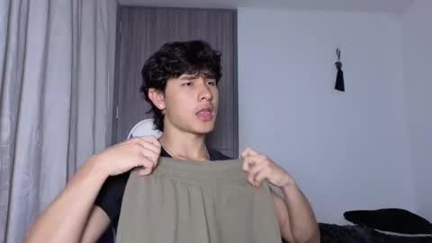 Snapshot of j_u_p_i_t_e_r chatting on 12.13.25 Noah online show from 12.13.25