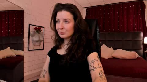 Snapshot of jackiebard chatting on 10.13.25 Jackie Byrd online show from 10.13.25