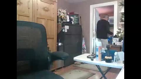 Snapshot of jacktoome383324 chatting on 12.15.25 jacktoome383324 online show from 12.15.25