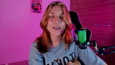 Snapshot of jacky_croft chatting on 01.07.25 Linda Sofia help me get to 100 thumbs up online show from 01.07.25