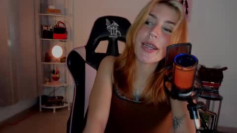 Snapshot of jacky_croft chatting on 02.01.25 Linda Sofia help me get to 100 thumbs up online show from 02.01.25