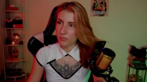 Snapshot of jacky_croft chatting on 02.07.25 Linda Sofia help me get to 100 thumbs up online show from 02.07.25