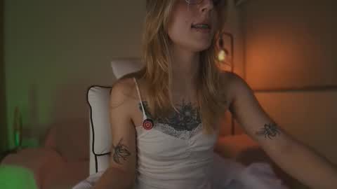 Snapshot of jacky_croft chatting on 09.15.25 Linda Sofia help me get to 100 thumbs up online show from 09.15.25