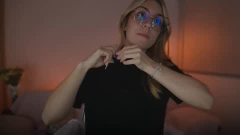 Snapshot of jacky_croft chatting on 09.21.25 Linda Sofia help me get to 100 thumbs up online show from 09.21.25