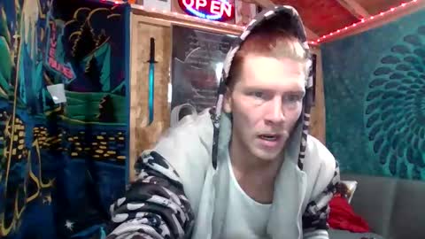 Snapshot of jacobsinthehood chatting on 12.16.25 jacobsinthehood online show from 12.16.25