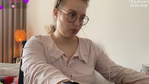 Snapshot of jacywinslat chatting on 04.22.26 jacywinslat online show from 04.22.26