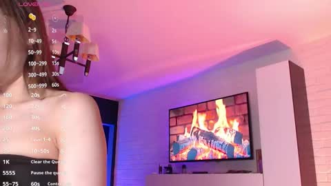 Snapshot of jade__swift chatting on 09.10.25 Jade online show from 09.10.25