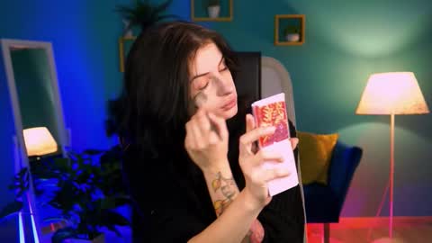 Snapshot of jade_castle chatting on 12.19.25 jade_castle online show from 12.19.25