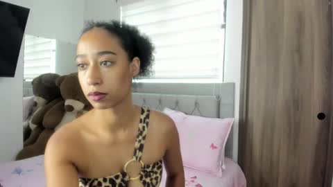 Snapshot of jade_obi chatting on 05.23.26 Jade smile online show from 05.23.26