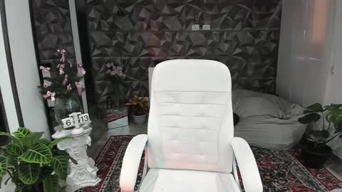 Jade  independent model online show from 12.08.24