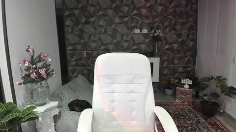 Jade  independent model online show from 12.11.24