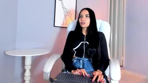 Snapshot of jade_scarllet chatting on 12.03.24 karlla scarlet online show from 12.03.24