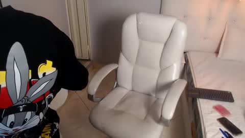 Snapshot of jade_scarllet chatting on 01.15.25 karlla scarlet online show from 01.15.25