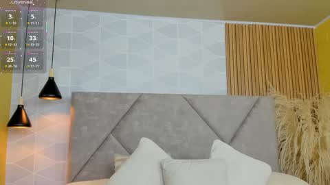 Snapshot of jade_whisper chatting on 09.10.25 Alanis Cooper online show from 09.10.25