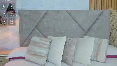 Snapshot of jade_whisper chatting on 10.01.25 Alanis Cooper online show from 10.01.25