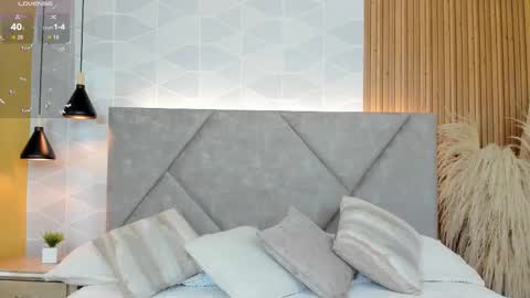 Snapshot of jade_whisper chatting on 10.21.25 Alanis Cooper online show from 10.21.25