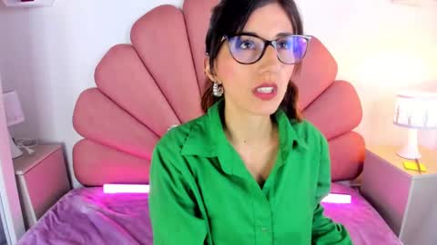 jade white  online show from 02.03.25