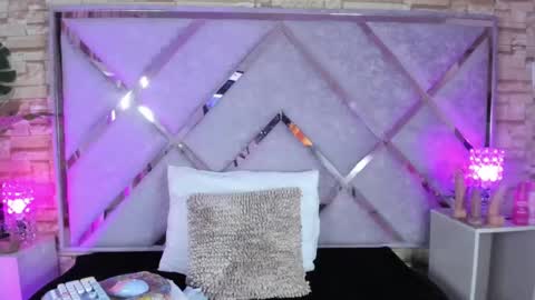 jade white  online show from 09.10.25