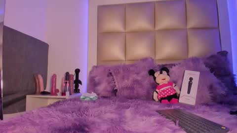 Snapshot of jadeestudios chatting on 12.20.25 jadeestudios online show from 12.20.25