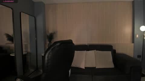 Snapshot of jadeevansx chatting on 12.14.25 JADE EVANS online show from 12.14.25