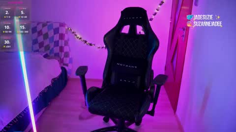 Snapshot of jadesuzieof chatting on 02.14.25 Suzie online show from 02.14.25